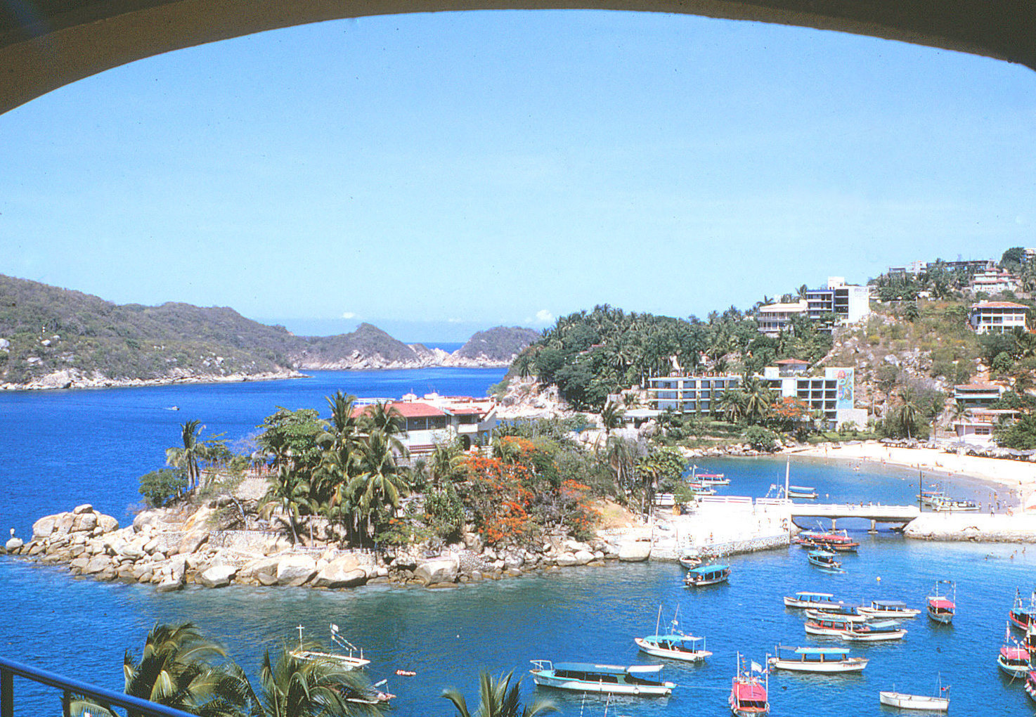Caleta_Beach_in_Acapulco,_Mexico_1966
